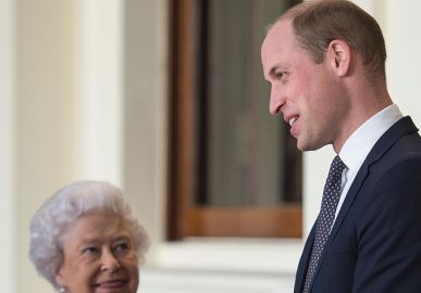 Príncipe William se despede da avó, a Rainha Elizabeth II, de maneira fofa após evento de Natal