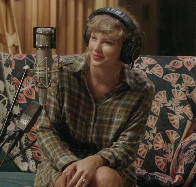 Taylor Swift anuncia novo álbum de surpresa - e fãs especulam que a cantora tenha se casado secretamente; entenda!