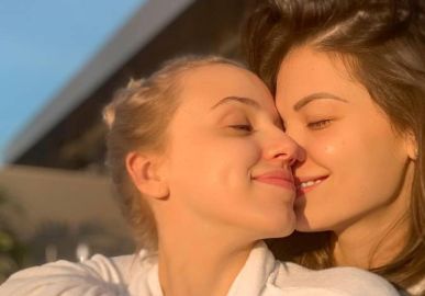 Vitória Strada diz que seu namoro com Marcella Rica não foi afetado na pandemia: <i>- Nós nos unimos mais ainda</i>