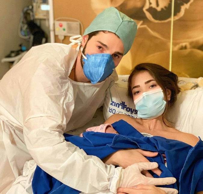 Alok fala sobre estado de saúde da filha e comemora: <i>- Hoje eu pude pegar a Raika no colo</i>