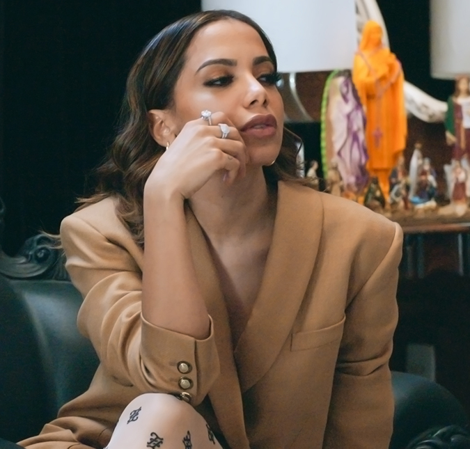 Anitta revela que a criação de sua persona <I>veio de uma história triste</I> e conta que pediu para que seus parceiros amorosos não fossem identificados na nova série da <I>Netflix</I>; saiba mais!