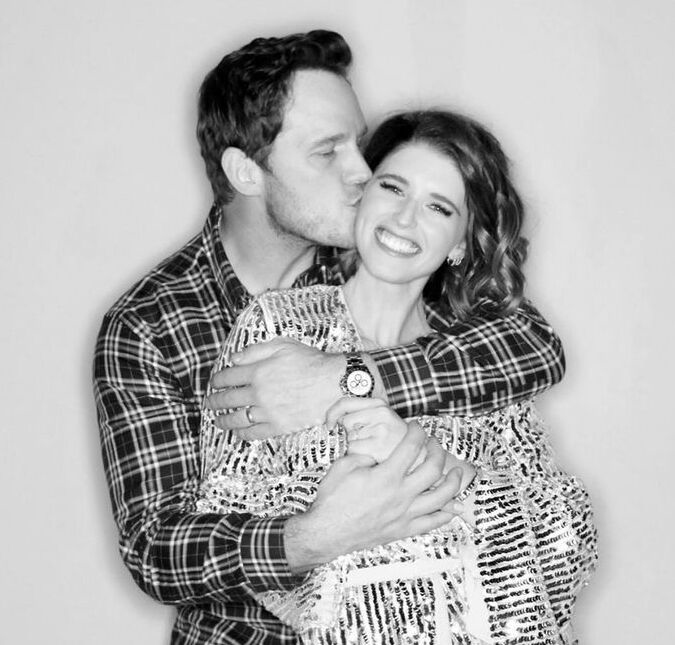 Chris Pratt esconde o rosto da filha ao celebrar aniversário da esposa Katherine Schwarzenegger