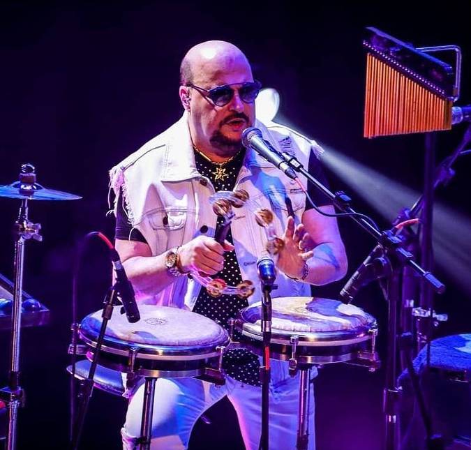 Paulinho, vocalista do <i>Roupa Nova</i>, segue na UTI e estado de saúde é delicado