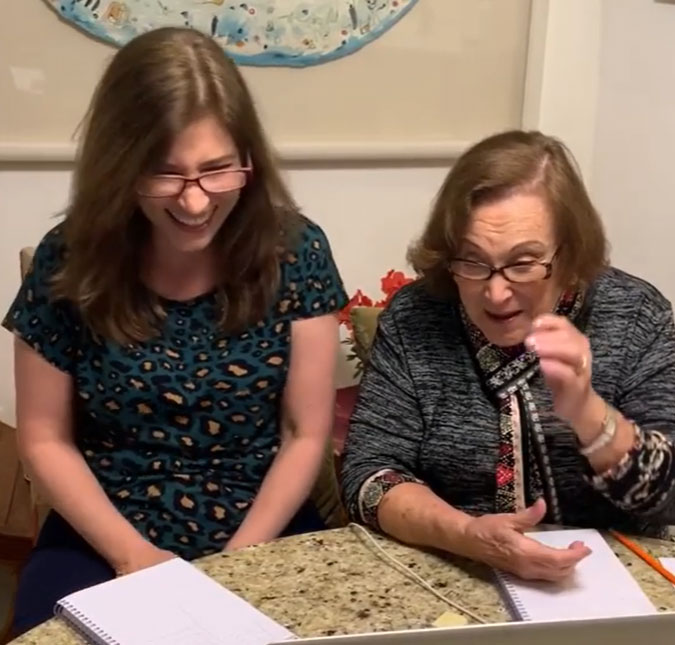 Beth Goulart relembra aulas online com a mãe Nicette Bruno e fala sobre saudade: <I>21 dias hoje sem minha mãezinha</i>