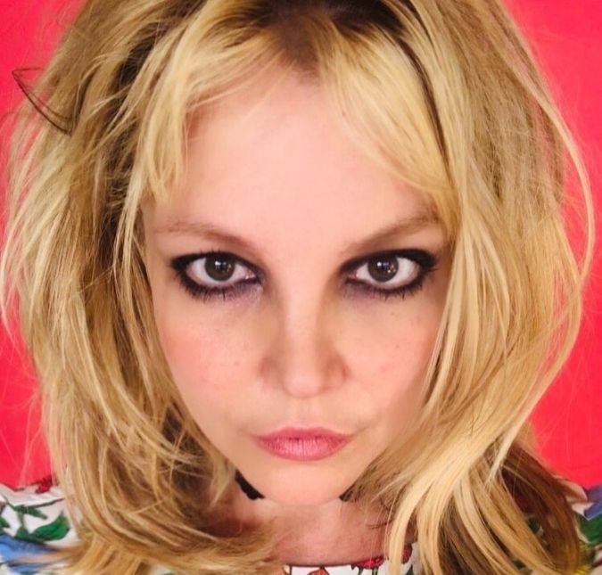 Britney Spears muda o visual e divulga o resultado nas redes sociais: <i>Sai o velho... entra o novo!</i>