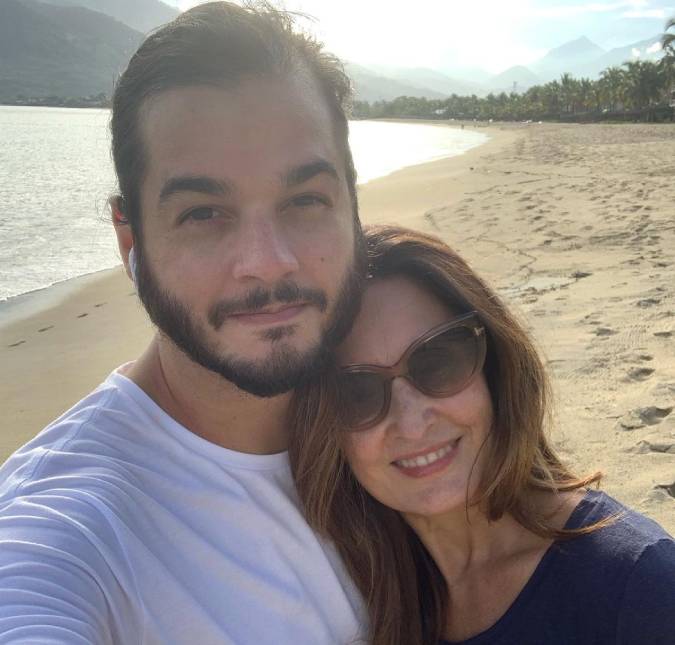 Após cirurgia, Fátima Bernardes comemora: <i>Já estou liberada pra dar pequenos passeios</i>