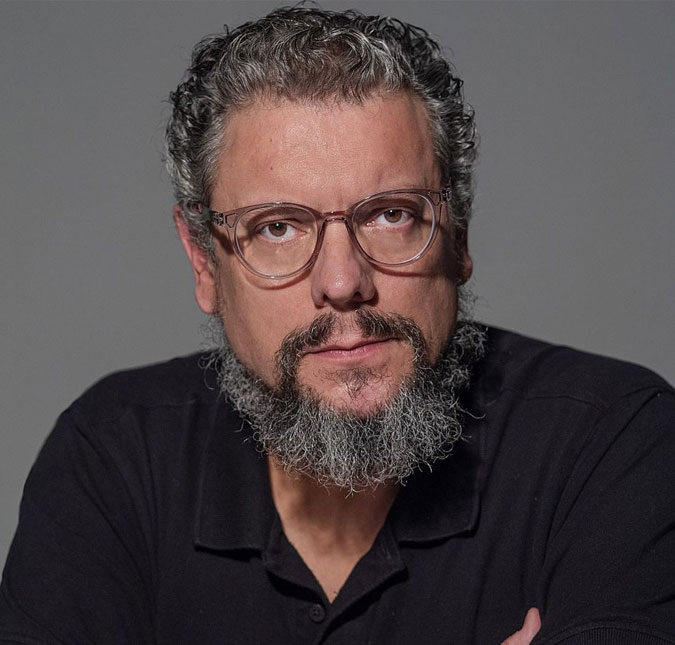 Ator e dramaturgo, Marcello Airoldi opina sobre futuro dos palcos pós-pandemia: <i>- O teatro online veio para ficar</i>