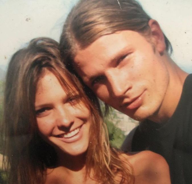 Rodrigo Hilbert posta foto antiga com Fernanda Lima: <i>Nosso primeiro passeio de skate</i>