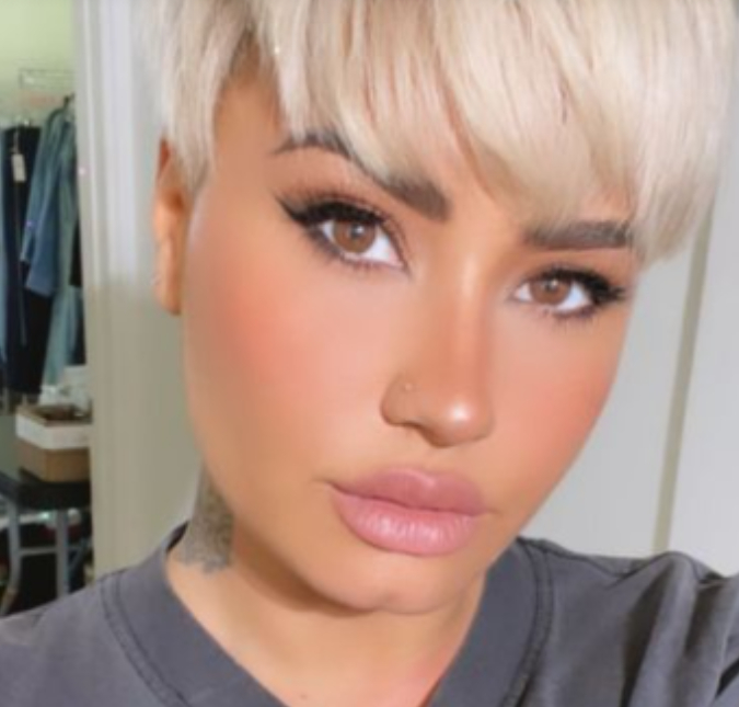 Após compartilhar fotos do novo visual, fãs de Demi Lovato apontam outras mudanças na cantora, entenda!