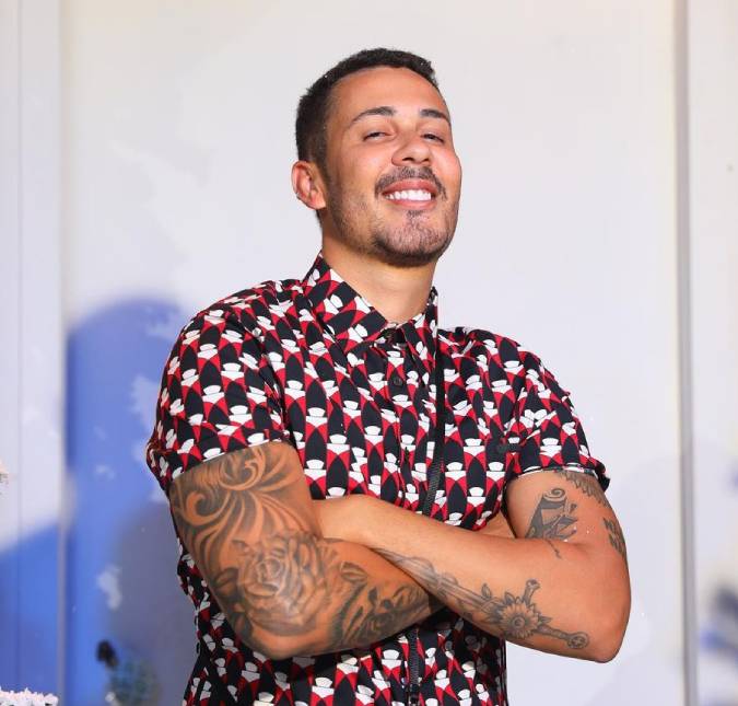 Carlinhos Maia é detonado na <i>web</i> após fazer festa lotada na pandemia: <i>Que belo exemplo, hein?!</i>