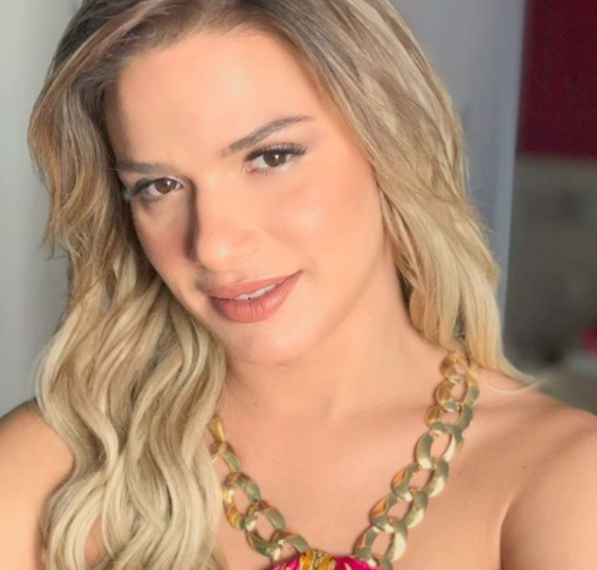 Glamour Garcia assume que está apaixonada e faz ensaio sensual para o <I>affair</i>