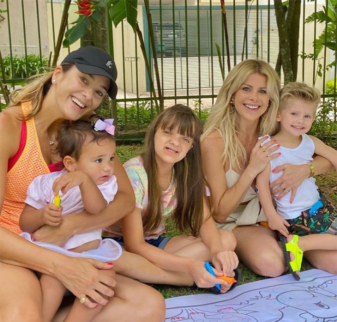 E todos os herdeiros das duas também já se conheceram! Que clique mais fofo, né? E todos os herdeiros das duas também já se conheceram! Que clique mais fofo, né?