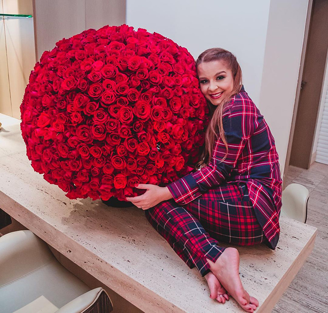Maiara recebe presente de Natal romântico de Fernando Zor e declara: <i>Meu presente de Deus é você... Te amo!</i>