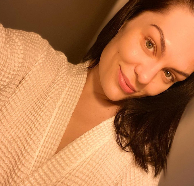 Jessie J descobre doença rara após acordar sem audição e sem conseguir andar