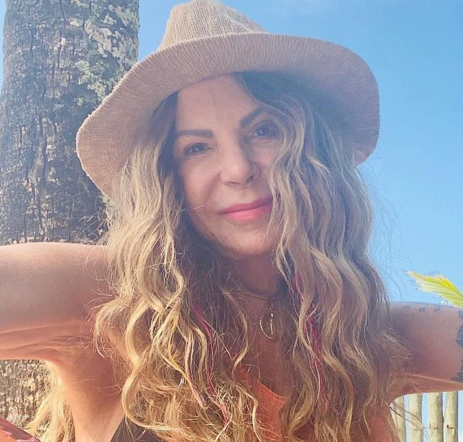 Elba Ramalho se pronuncia após festa em sua casa ser interrompida pela polícia: <I>- Eu não sabia, a casa estava alugada</i>
