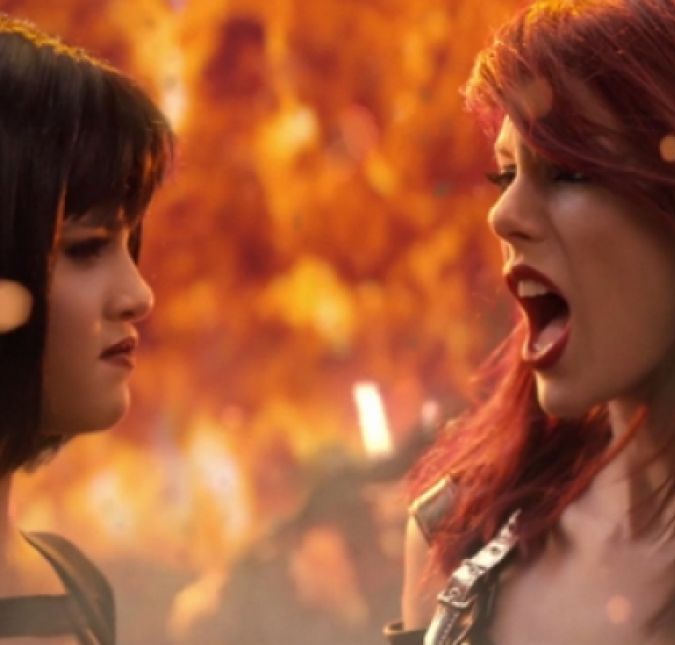Taylor Swift possui um squad bem famoso, mas com certeza uma de suas melhores e mais antigas amigas é Selena Gomez. As duas já foram juntas à premiações diversas vezes, sempre se apoiam em tudo o que fazem, e Selena até mesmo participou do clipe de Bad Blood, da loira.