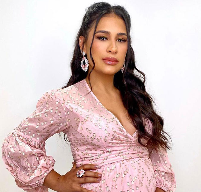 Simone comemora sucesso de seu canal no <i>YouTube</i> e revela expectativa na reta final da gravidez: <I>- Estamos muito ansiosos</i>