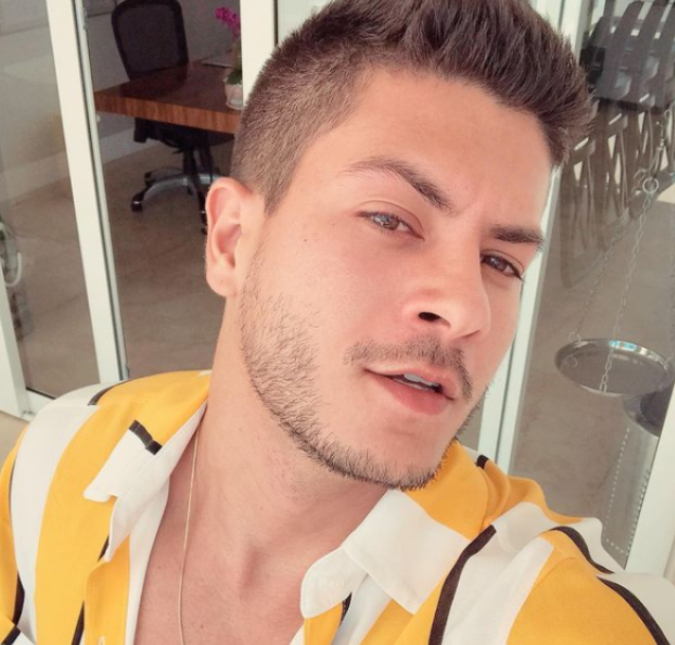 Arthur Aguiar abre votação em seu <I>Instagram</i> sobre se deve ou não ir ao encontro de Mayra Cardi