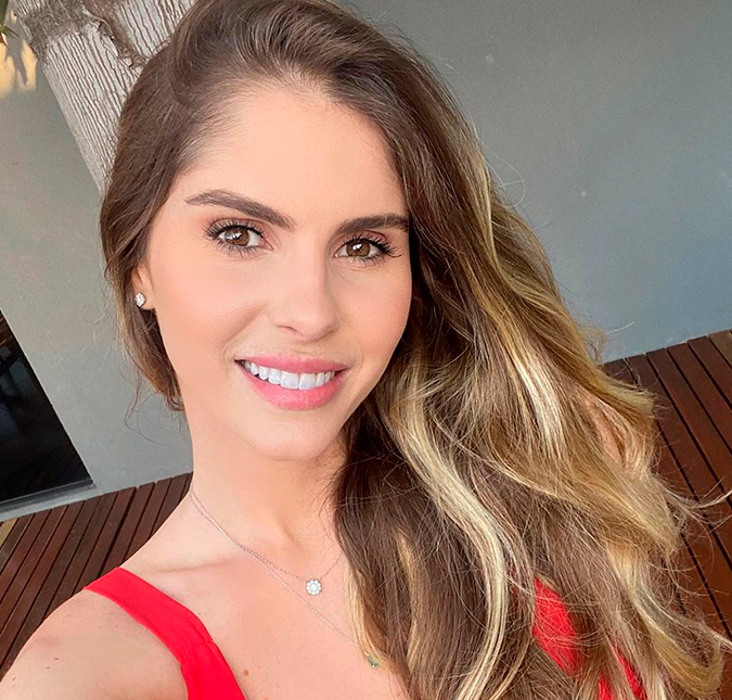 Bárbara Evans revela que fará cirurgia para remover gordura na região do braço: <i>- Tenho complexo com o meu bracinho</i>