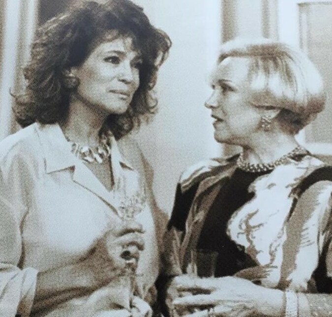 Susana Vieira compartilha foto ao lado de Nicette Bruno no dia em que a atriz faria 88 anos de idade