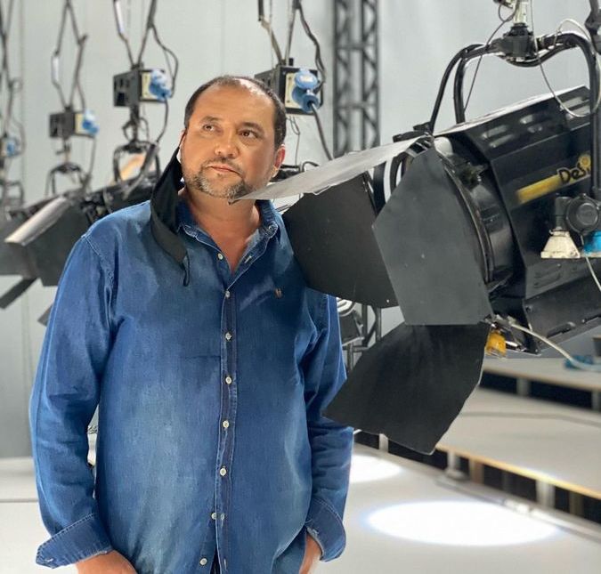 Geraldo Luís volta ao ar com <i>A Noite é Nossa</i>, seu novo programa na <i>Record TV</i>: <i> - A televisão tem que voltar a emocionar</i>