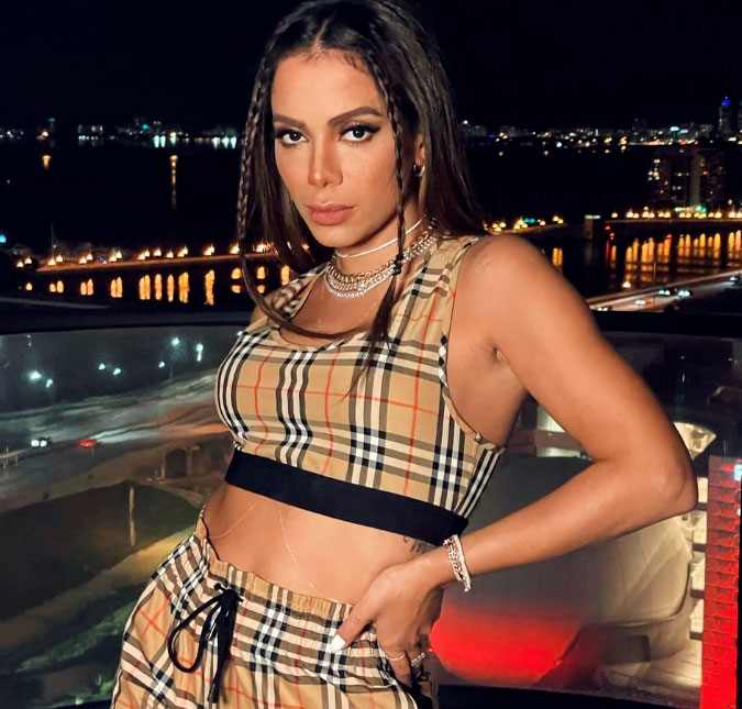 Anitta anuncia <i>reality show</i> em que ficará isolada em ilha com mais nove amigos; saiba mais!