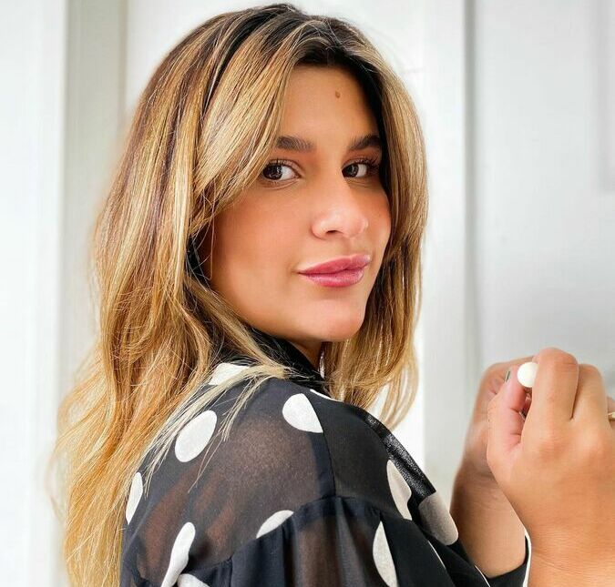 Restaurante de Giulia Costa promove festa durante a pandemia, diz colunista