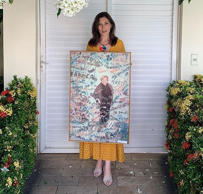 Beth Goulart recebe prêmio em homenagem à mãe, Nicette Bruno, e fala sobre vacina: <i>- Talvez ela tivesse sobrevivido</i>