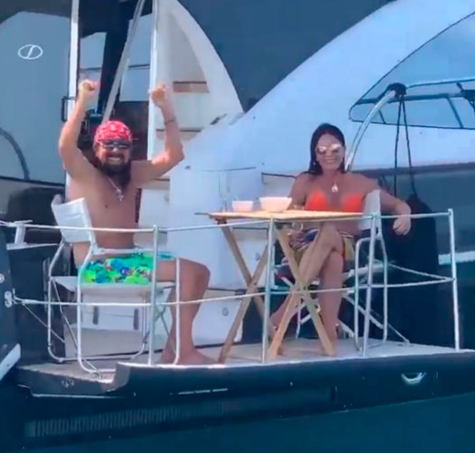 Bell Marques é fotografado junto com a mulher em lancha que custa sete milhões de reais, diz <i>site</i>