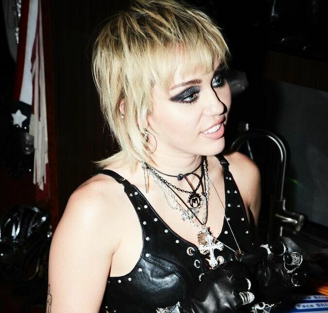 Miley Cyrus tem depósito roubado e ladrões levam itens pessoais, diz <i>site</i>