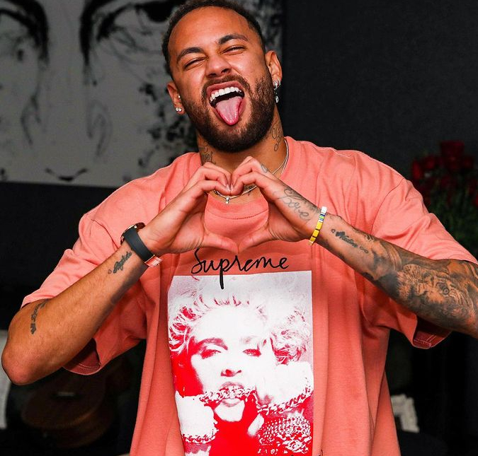 Neymar Jr. responde perguntas de fãs e responde se quer namorar ainda este ano