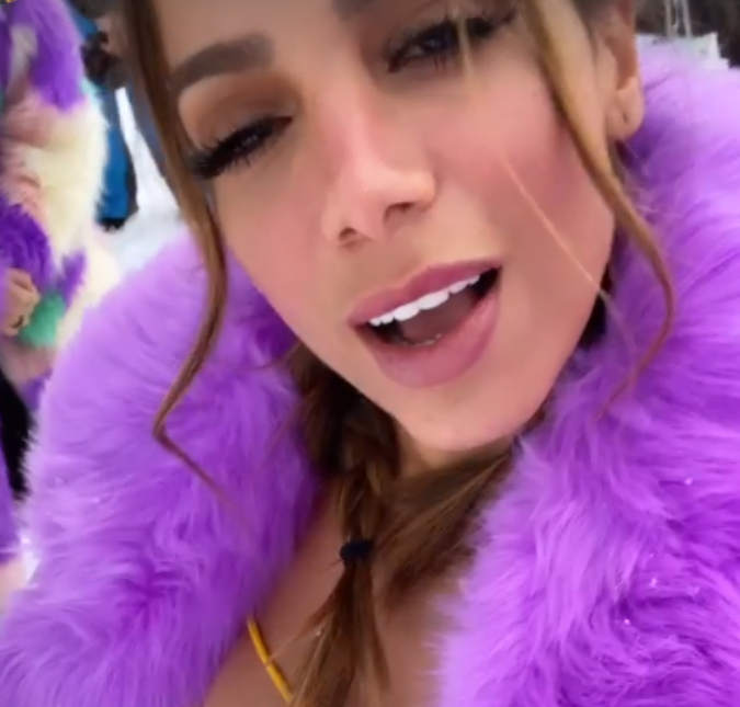 Anitta compartilha mais imagens dos bastidores do clipe de sua nova música, <I>Loco</i>, veja!