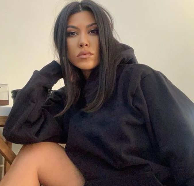 Kourtney Kardashian compartilha foto antiga e surpreende os fãs, veja!