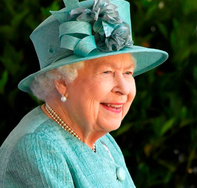 Divertida e amante dos animais: fonte próxima à Rainha Elizabeth II afirma como ela é na vida real; descubra!