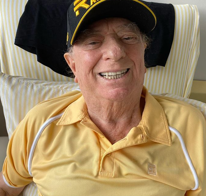 Raul Gil comemora 83 anos de idade e desabafa nas redes sociais: <I>A gente esquece tudo!</i>