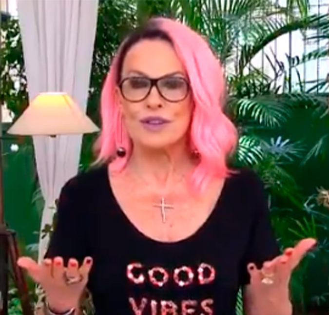 Ana Maria Braga surge de óculos, mas afirma que não precisa de grau:<i>É para fazer charme</i>