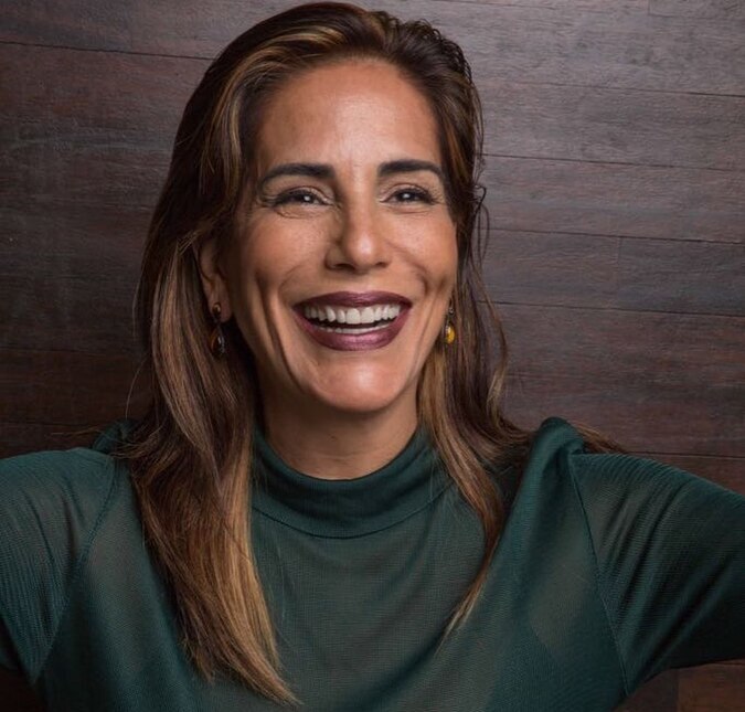 Gloria Pires cria paródia para explicar que não é mãe de Fiuk e diverte seguidores