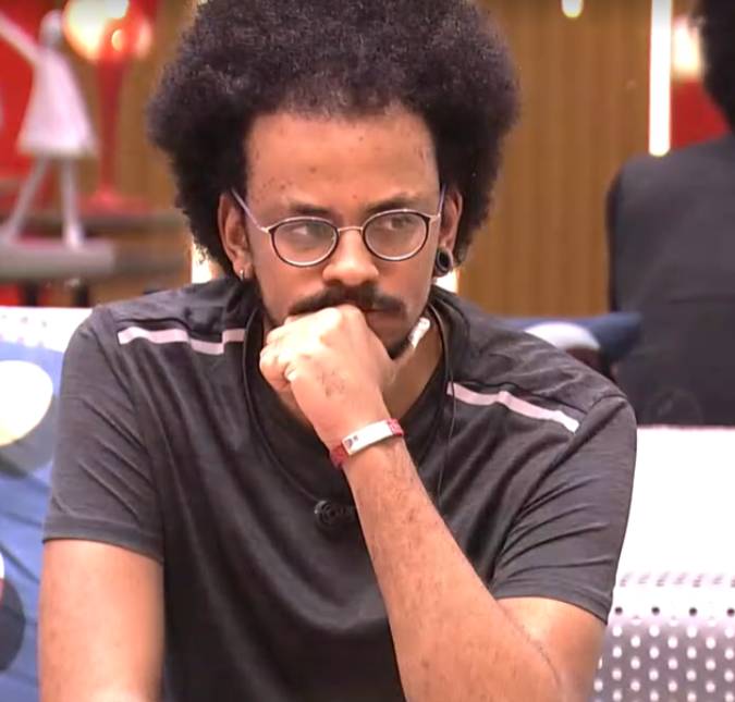 João atende o <i>Big Fone</i> no <i>BBB21</i> e coloca Rodolffo, Arcrebiano e Sarah no paredão
