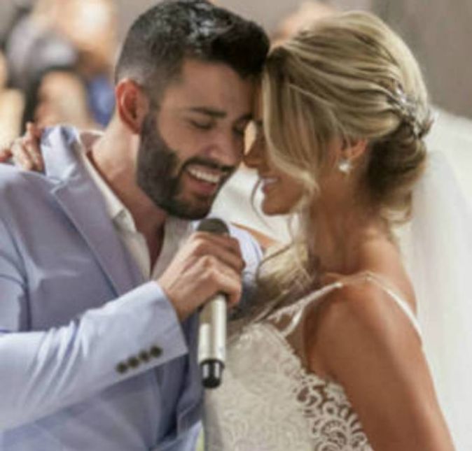 Mas em outubro de 2016, eles retomaram o relacionamento e oficializaram a união com um casório na fazenda do cantor em Minas Gerais e que contou com a presença de amigos e familiares!