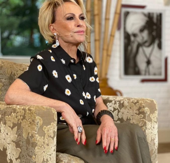 Mesmo permanecendo forte e marcando presença nas manhãs da Globo, alguns boatos começaram a aparecer sobre a aposentadoria da apresentadora. Afinal, ela tinha acabado de perder seu companheiro de mais de 20 anos, Louro José. No entanto, Ana usou um pouco de seu tempo ao vivo durante o Mais Você para esclarecer que não pretendia parar de trabalhar. - Eu tenho uma informação em primeira mão: eu não estou me aposentando. Não levo cara disso. Eu só estou me preparando agora para tirar pequenas férias no começo do ano, porque eu também sou filha de Deus, eu também mereço.