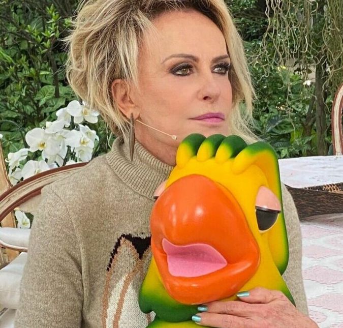 No dia primeiro de novembro, Ana Maria passou por um dos momentos mais difíceis de sua vida e carreira ao descobrir que seu grande companheiro Tom Veiga, intérprete de Louro José, havia morrido em decorrência de um aneurisma cerebral. Mesmo abalada, a apresentadora não deixou de conduzir o Mais Você todos os dias naquela semana, e ainda aproveitou o espaço para prestar diversas homenagens ao eterno Louro.