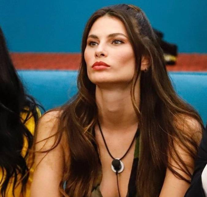 Fãs fizeram vaquinha para ajudar a pagar velório de irmão de modelo brasileira confinada no <i>Big Brother</i> da Itália