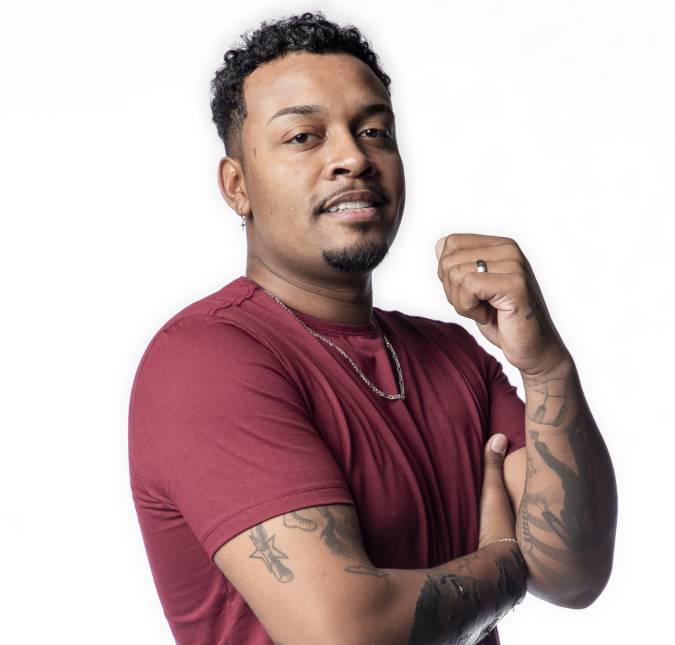 No <i>BBB21</i>, Nego Di faz suposta insinuação sexual ao falar de Thaís e Carla e <i>web</i> se revolta: <i>Que nojo</i>