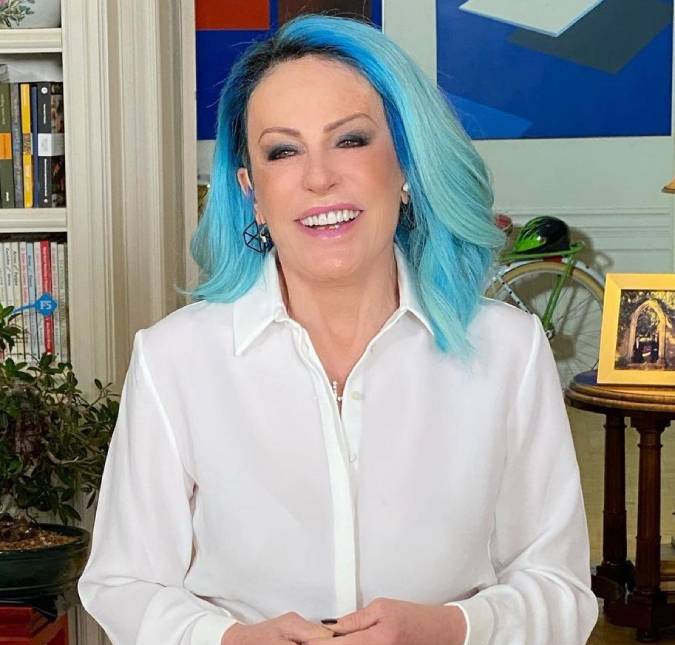 Ana Maria Braga aparece com cabelo azul e é comparada com Katy Perry: <i>Tem mais estilo que eu</i>