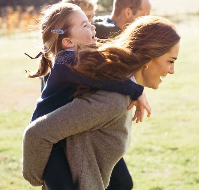 Tal mãe, tal filha! Princesa Charlotte herda mania fofa de Kate Middleton