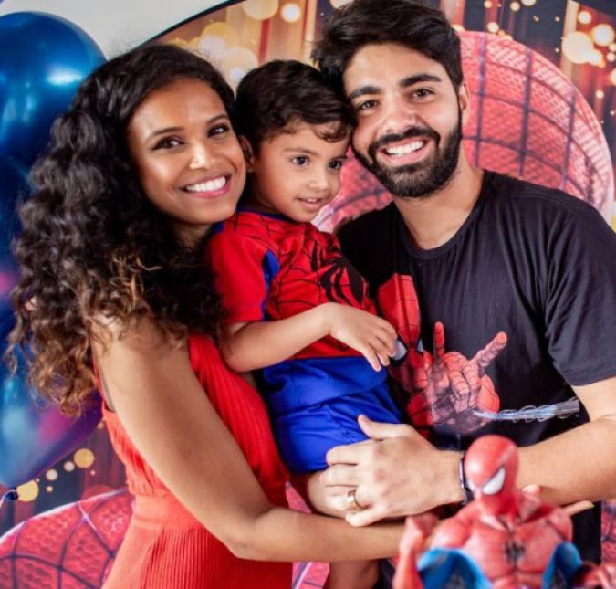 Aline Dias e Rafael Cupello descobriram que estavam à espera de Bernardo apenas seis meses após começarem a namorar. Eles não esconderam que a gravidez foi uma surpresa para ambos, mas curtiram juntinhos cada momento da primeira experiência como papais e estão juntos até hoje. Lindos, né? Aline Dias e Rafael Cupello descobriram que estavam à espera de Bernardo apenas seis meses após começarem a namorar. Eles não esconderam que a gravidez foi uma surpresa para ambos, mas curtiram juntinhos cada momento da primeira experiência como papais e estão juntos até hoje. Lindos, né?