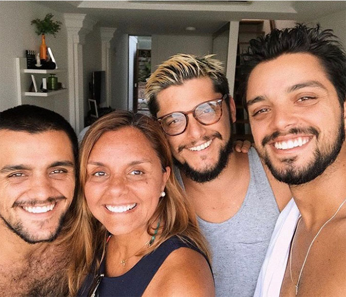 Mãe de Bruno Gissoni, Felipe e Rodrigo Simas é internada com Covid-19: <I>Num quarto de hospital sozinha com um pouquinho de medo</i>