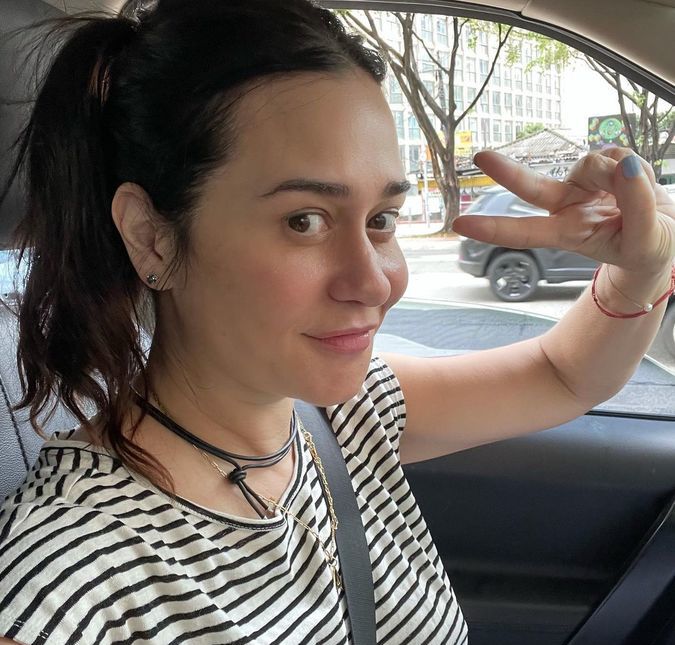 Sem carnaval, Alessandra Negrini passa o feriado no <i>mato: Pé na estrada</i>