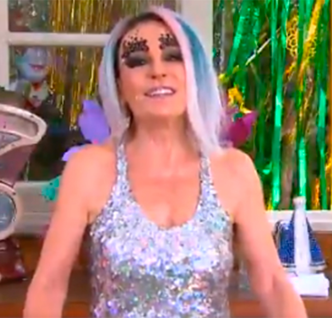 Ana Maria Braga aparece com maquiagem carnavalesca e agita a <i>web</i>