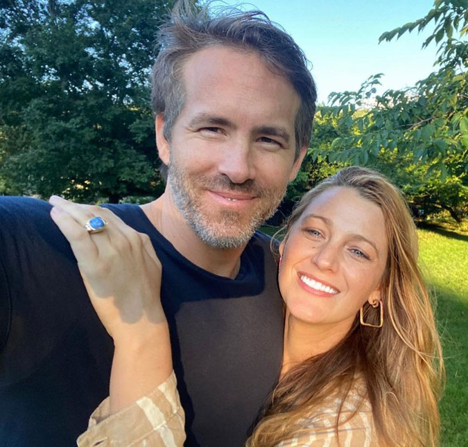 Ryan Reynolds dá uma de cabelereiro e ajuda a retocar tintura da esposa, Blake Lively